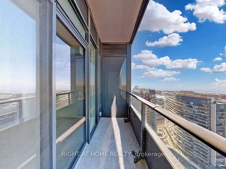 19 Western Battery Rd #Penthouse 11 — Photo 21