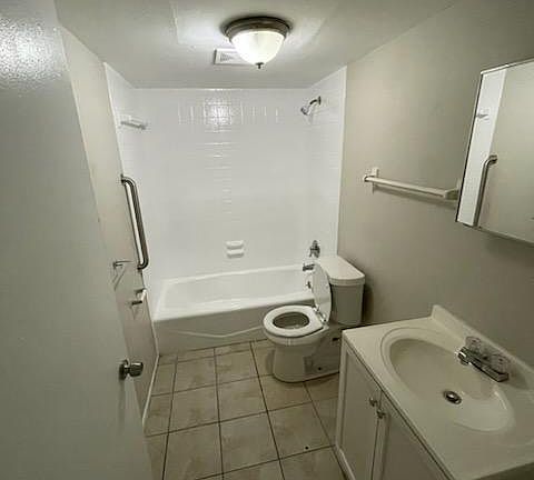 5th image of 4130 Washington Ave