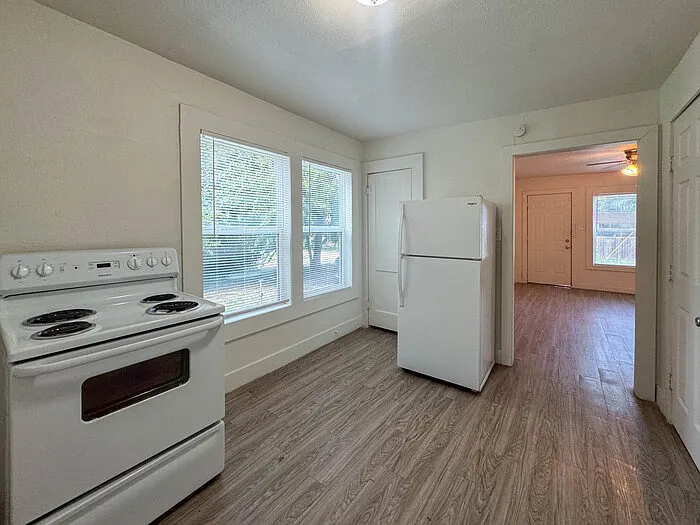609 Amarillo St — Photo 8