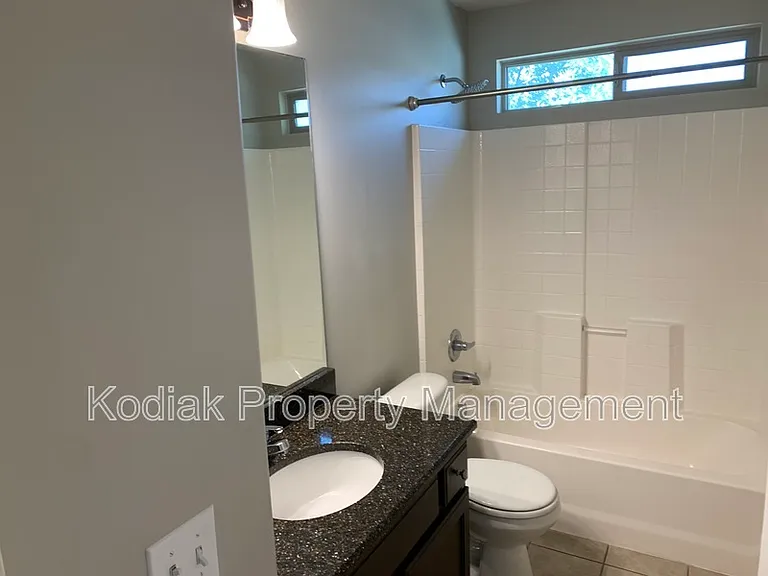 312 N Greenwich Dr — Photo 3