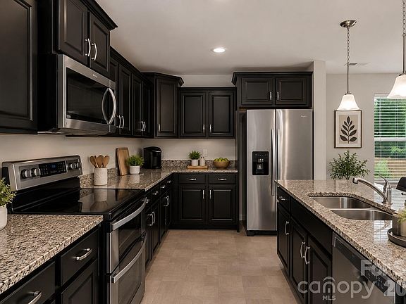 4th image of 427 Amberly Cir #39