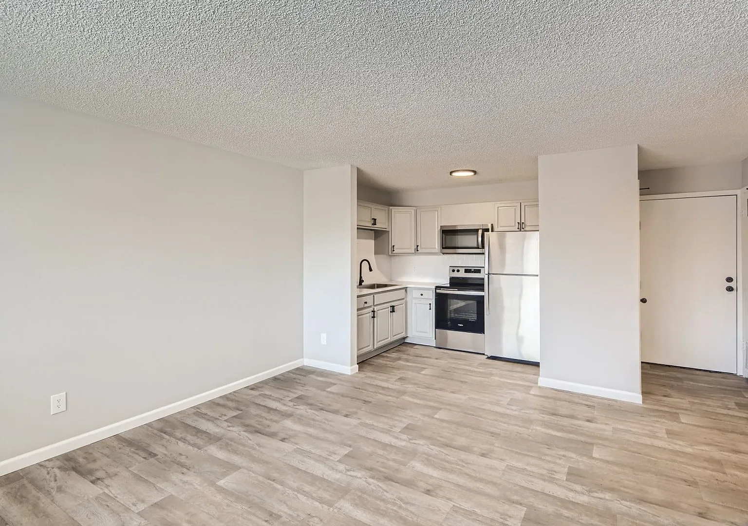 Riverbend Apartments — Photo 2