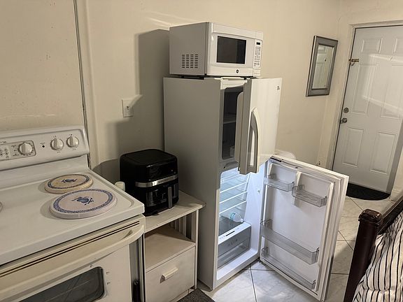 5th image of 2635 NW 205th St #2