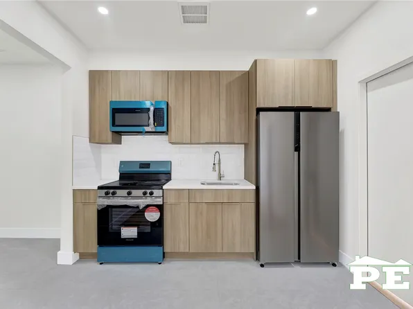 1715 Voorhies Avenue image 11 of 35