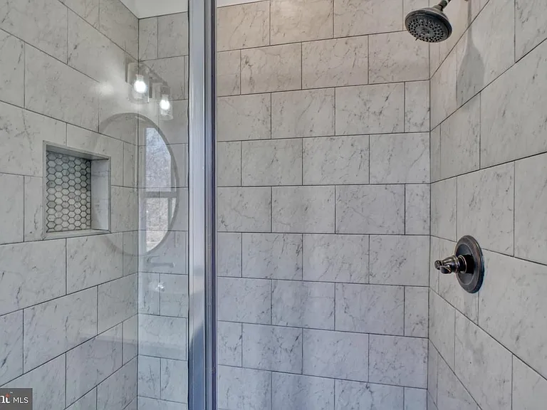 1511 W Lombard St — Photo 13