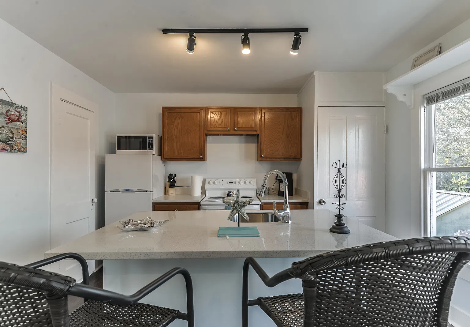 1 bed, 900 sqft, $1,395 — Photo 2