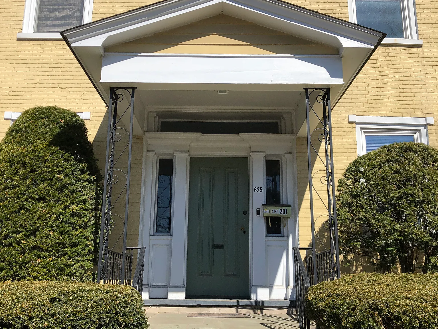 2 bed, 1000 sqft, $1,650 — Photo 1