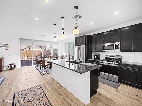 5th image of 994 W Calle Monte Lindo