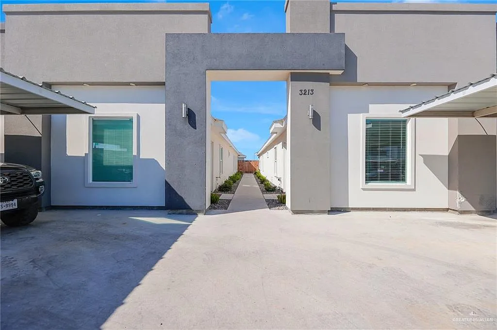 2 bed, 2.0 bath, 4480 sqft, $1,150 — Photo 1
