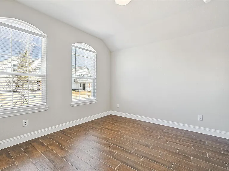 405 Portina Dr — Photo 34