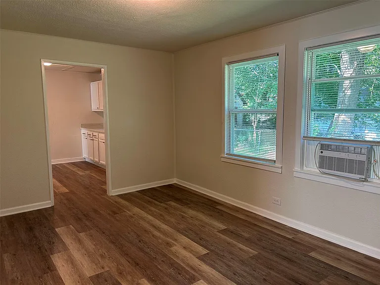 616 E Boothe St — Photo 7