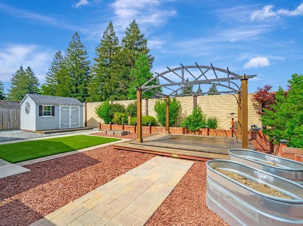 437 Surrey Dr, Santa Rosa, CA 95401