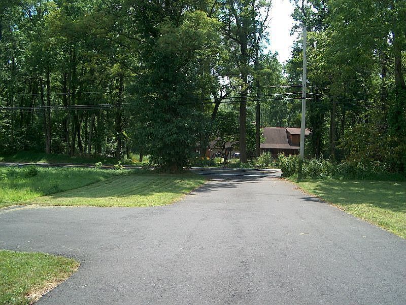 2nd image of 203 Reservoir Rd