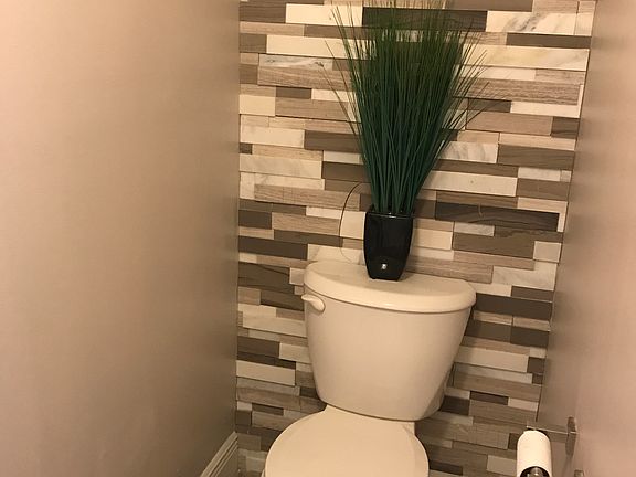 5th image of 610 Lexington Ave