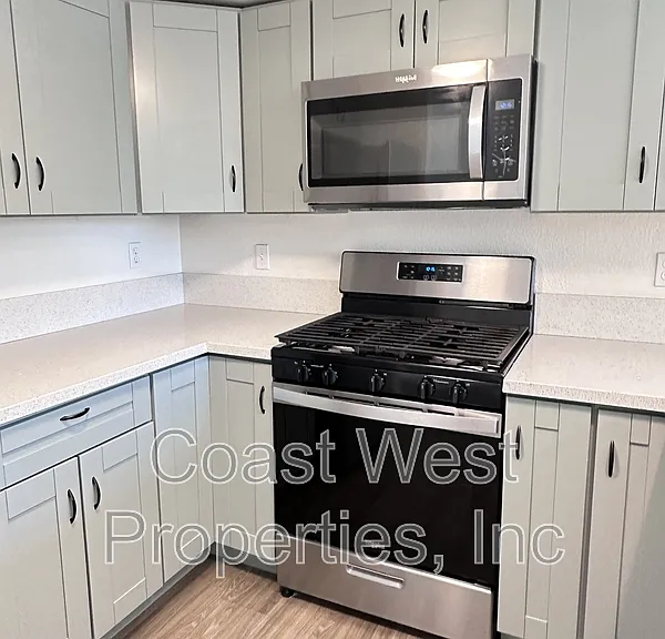 1174 Cypress Ave — Photo 8