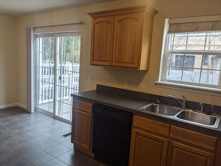 225 Crown Ct — Photo 21