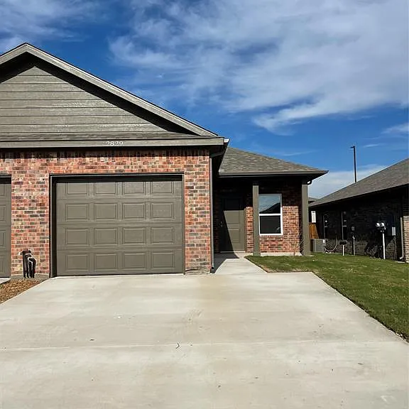 2829 Peony Dr — Photo 1