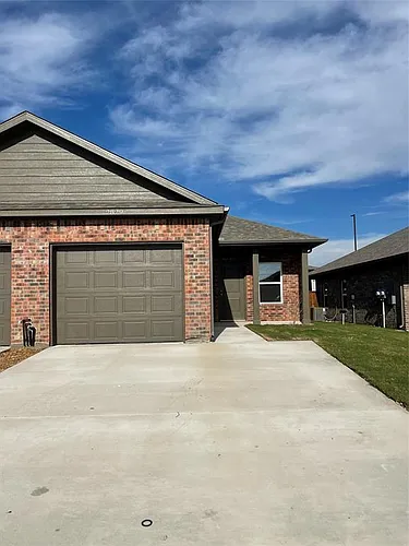 2829 Peony Dr Photo 1