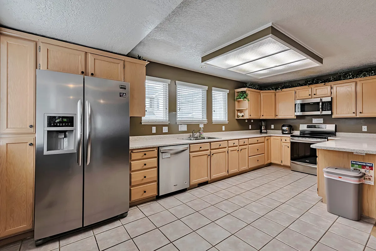 5 bed, 3.5 bath, 2855 sqft, $3,950 — Photo 4