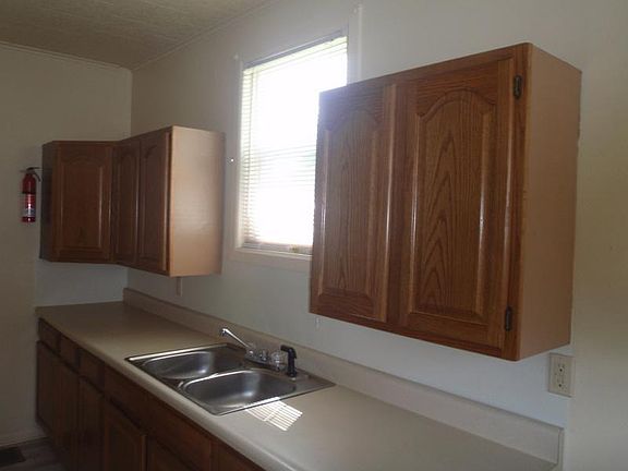 Large kitchen. Oak cabinets.