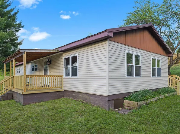 310 Sanders St, Terra Alta, WV 26764