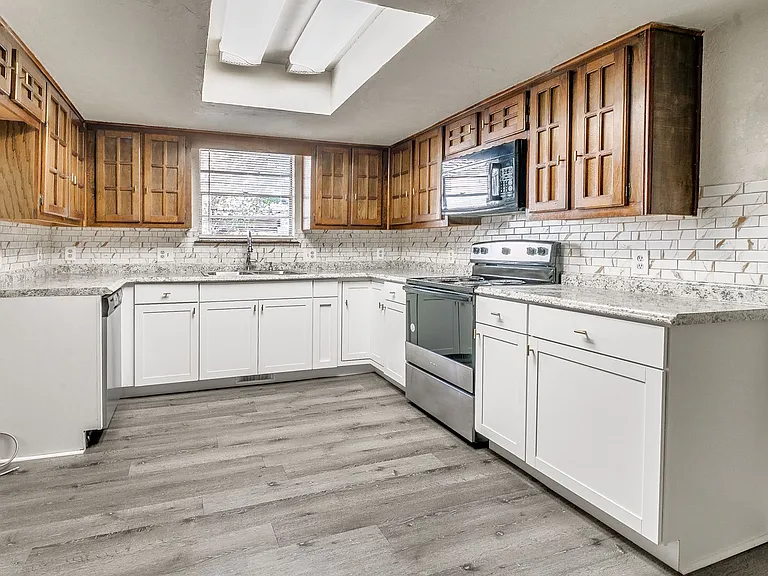 9006 N Rockwell Dr — Photo 22