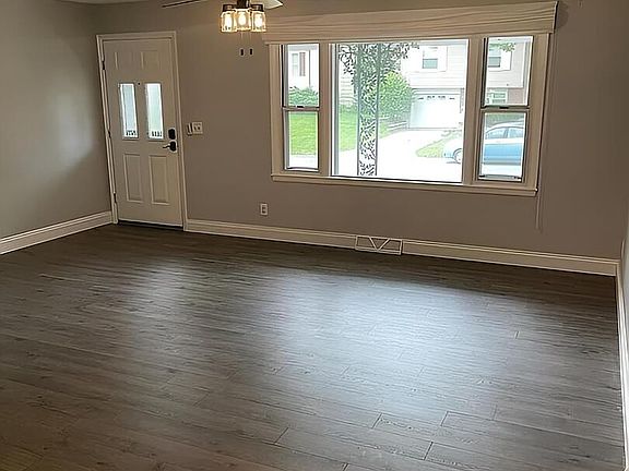 3rd image of 3607 Clover Hills Dr