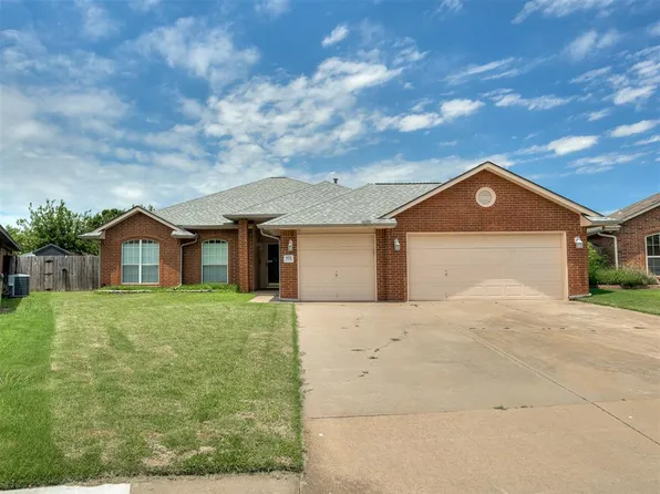 901 SE 37th St, Moore, OK 73160