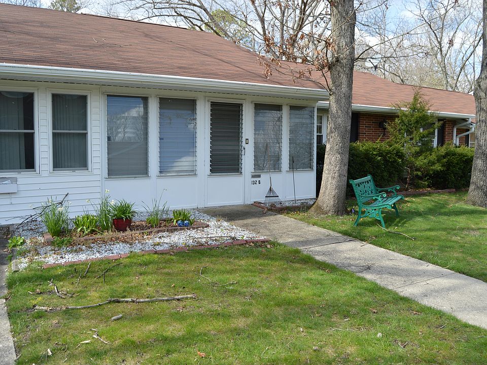 1st image of 132B Farrington Ct #1002