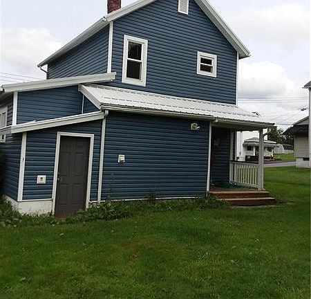 2nd image of 121 10th St