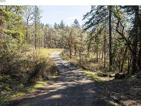 3rd image of 620 Cleveland Loop Dr