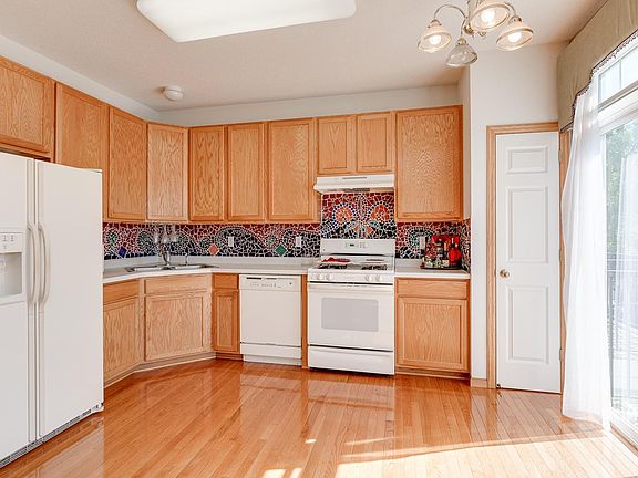 4th image of 15813 Foliage Ave