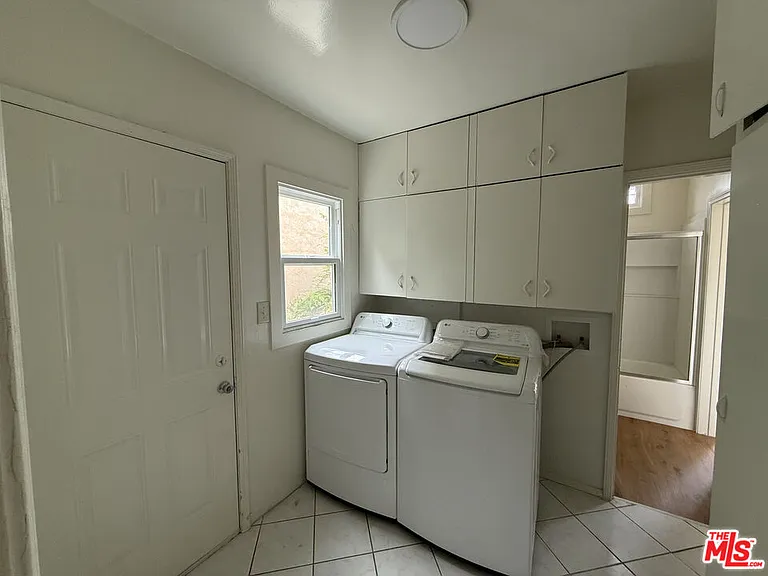 211 S Arnaz Dr #LOWER — Photo 15