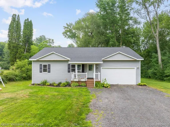 1206 Cove Rd, Goodells, MI 48027
