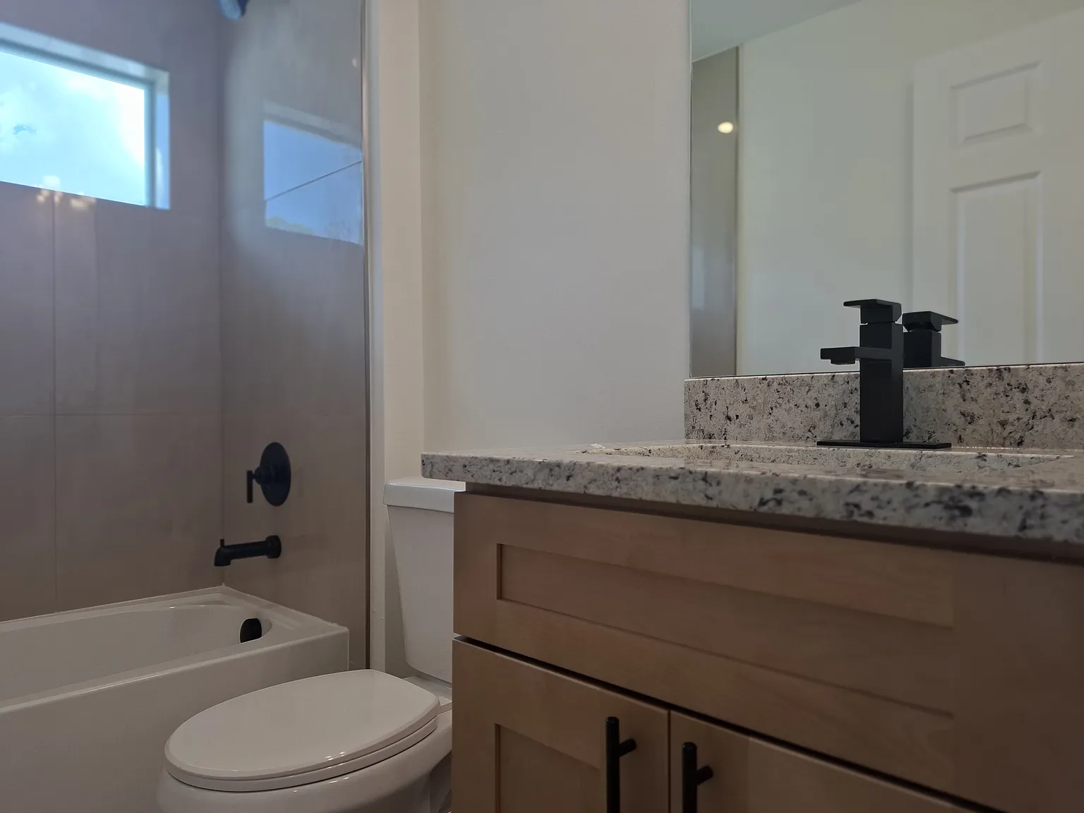 3 bed, 1563 sqft, $2,700 — Photo 2