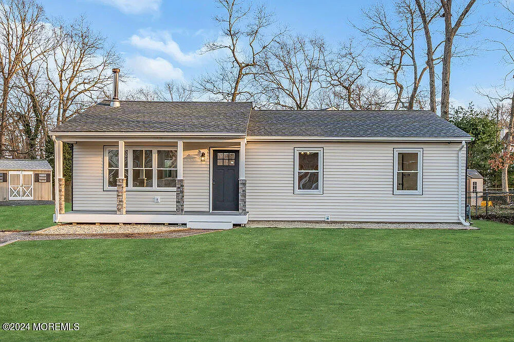 203 Davis Avenue photo 1