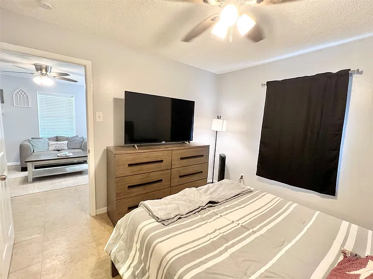 4023 Avenue Q 1/2 — Photo 12