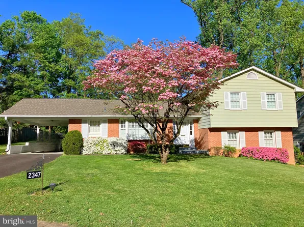 2347 Greenwich St, Falls Church, VA 22046