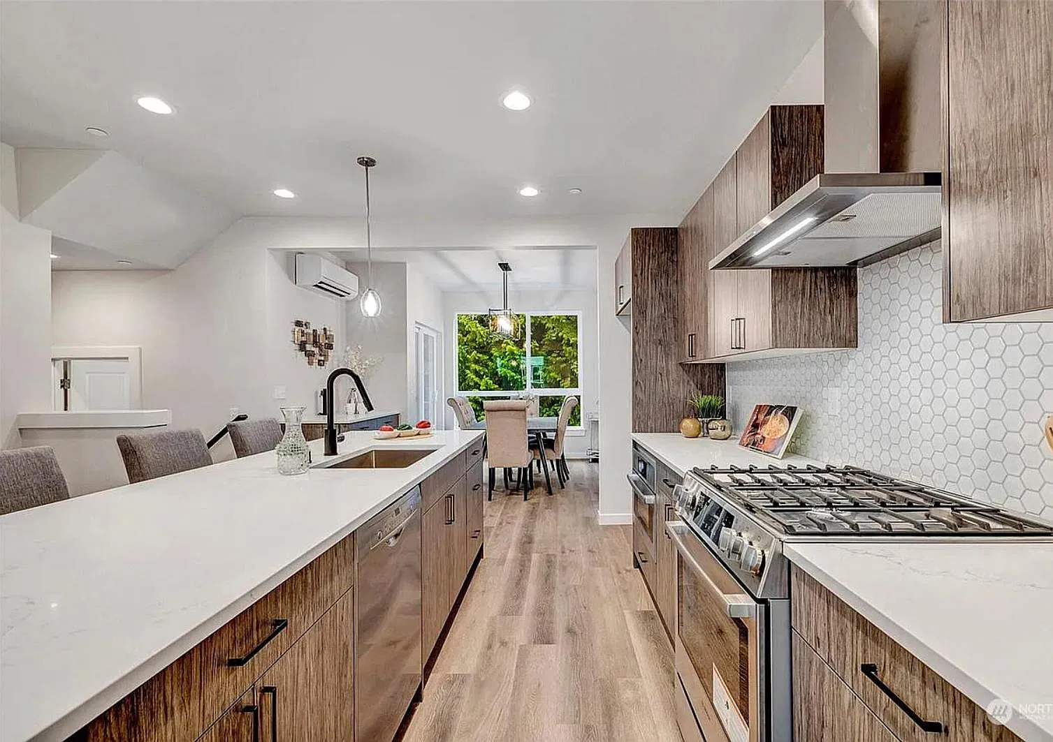 3 bed, 1750 sqft, $3,399 — Photo 4