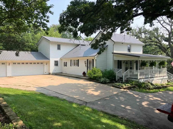 2033 Rockdale Rd, Dubuque, IA 52003