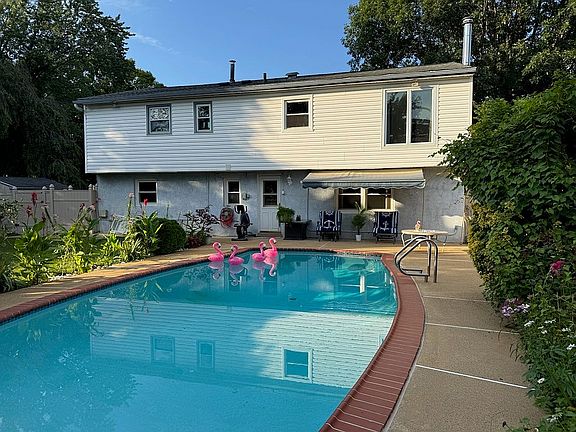 4th image of 311 Woodbine Ave