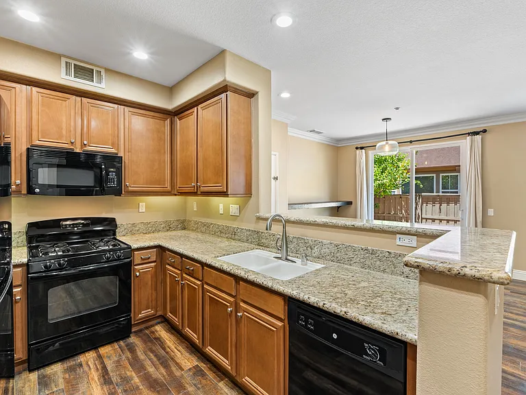 31035 Strawberry Tree Ln — Photo 10