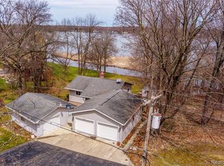 1938 Lakeview Dr, Lapeer, MI 48446