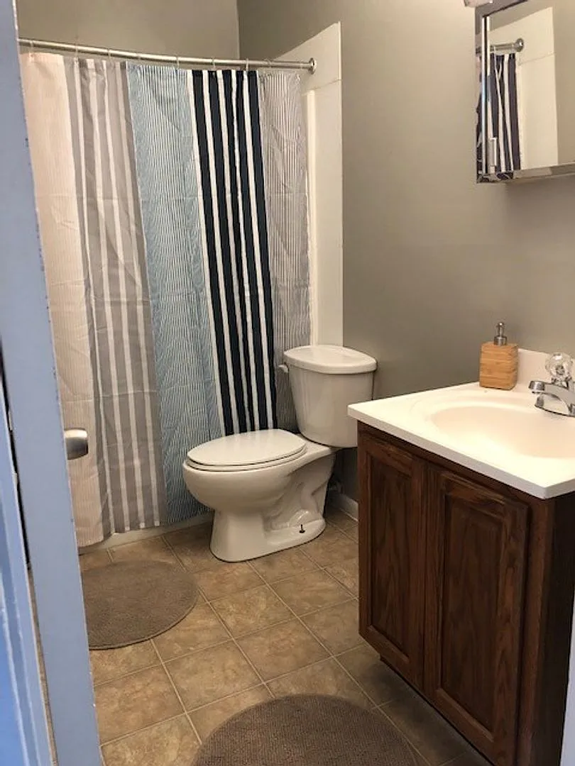 August Place Apartments — Photo 3