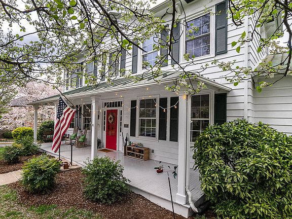 4th image of 113 White St