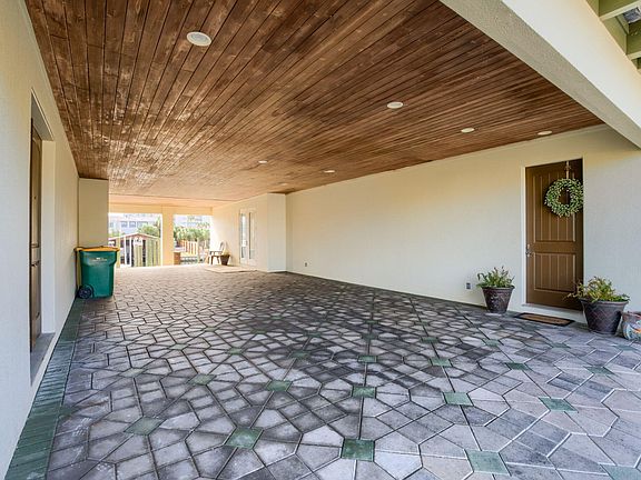 3rd image of 518 Vera Cruz Dr