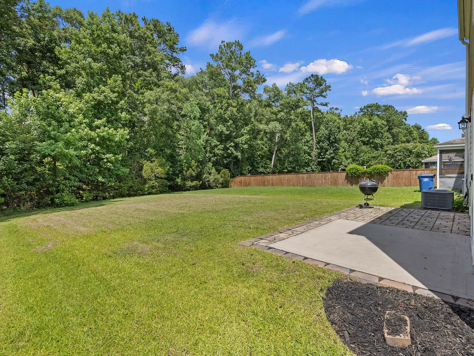 4 bed, 2.5 bath, 2264 sqft, $2,800 — Photo 4