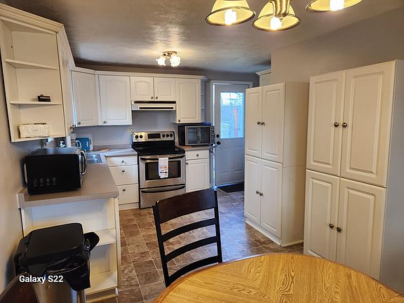 Eat-in Kitchen