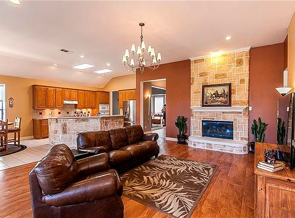 3rd image of 2813 Suzanne Dr