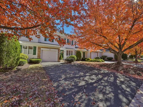 2869 Hope Ridge Dr, Easton, PA 18045